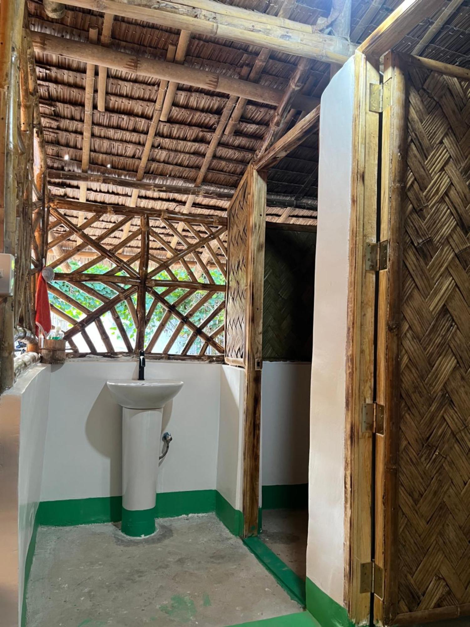 Bamboo Nest Beachfront Puerto Princesa Exterior foto